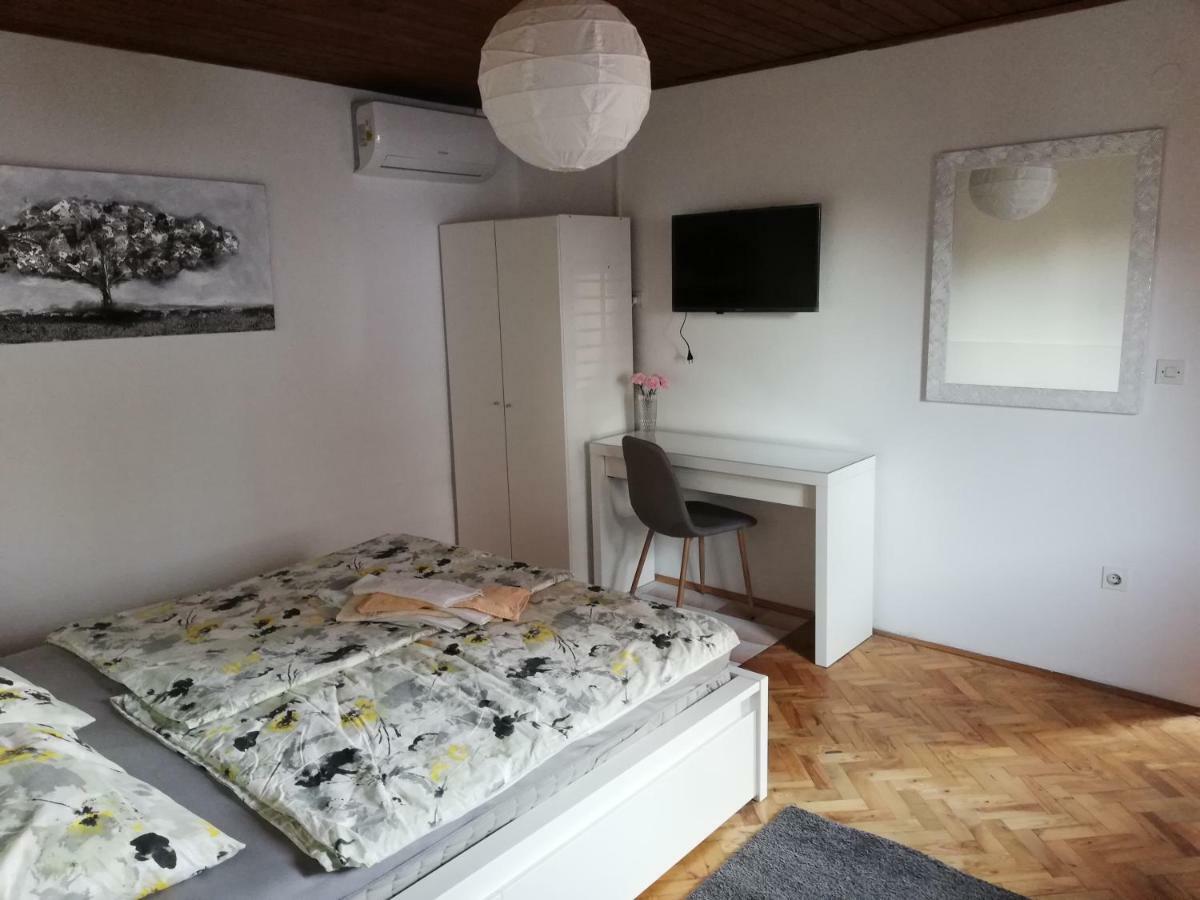 Sobe Zimmer Rooms Nika Tusilovic Extérieur photo